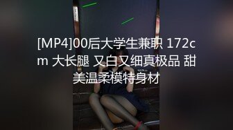 高颜小姐姐 把你的脏手拿开用舌头 啊啊不行了我退钱 身材丰满奶子大屁屁浑圆 鲍鱼会喷水就是不耐操 被大鸡吧操的不想动