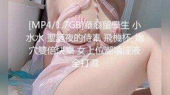 穿着学校泳衣的巨乳妹在室外乳液池里训练她粘滑闪亮的屁股！即使他以狗狗式的姿势射精后，他仍然不断地射进